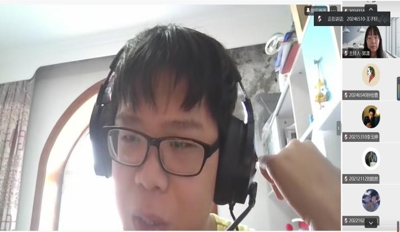 D858